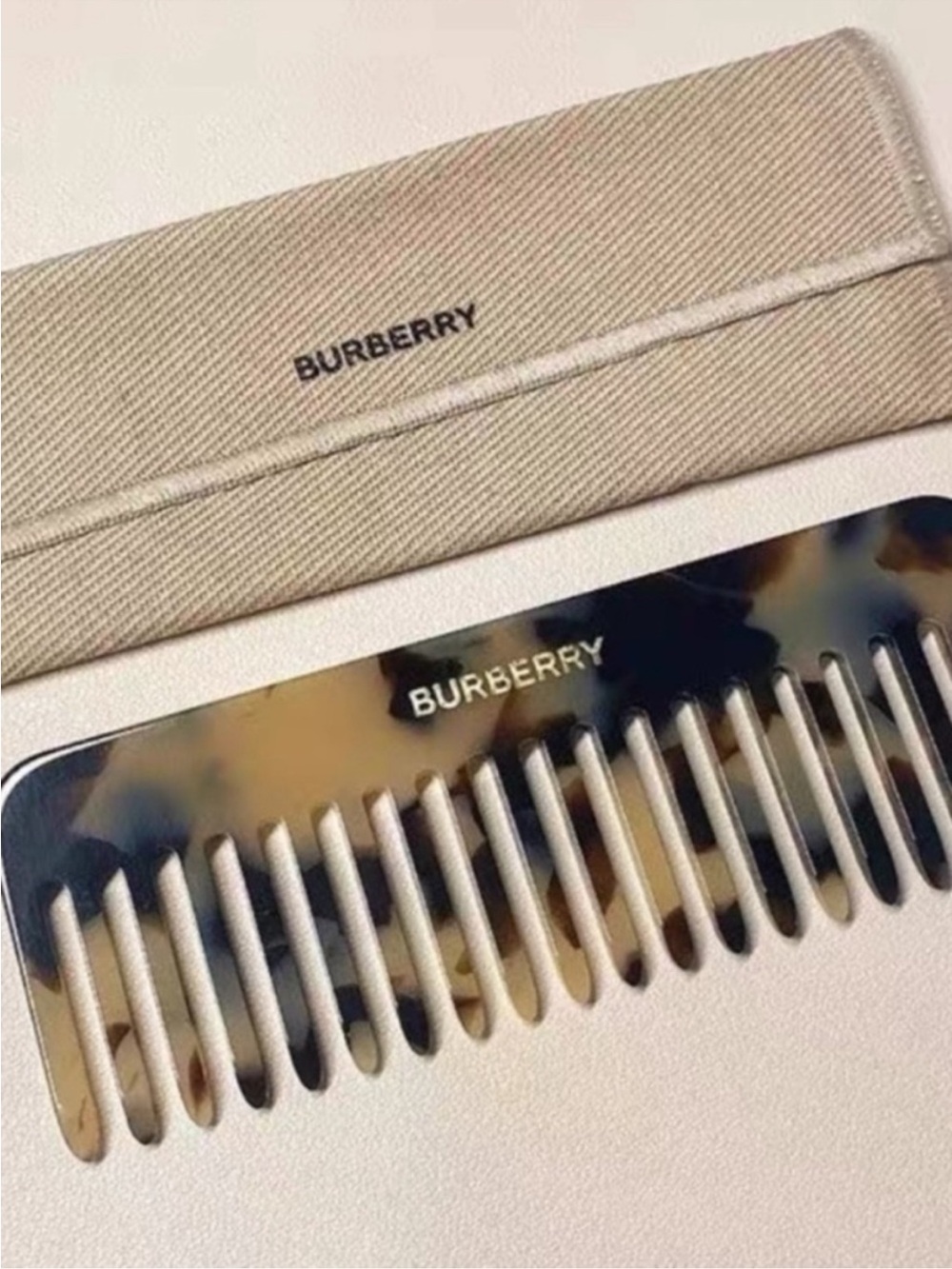 Burberry beauty mini comb